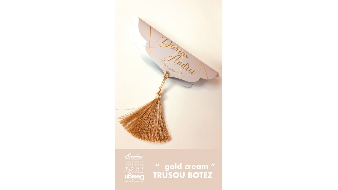 Trusou de botez pentru baieti cu broderie eleganta personalizata, Gold Cream 4